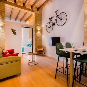 Precioso En Triana Dos Habitaciones. Sevilla